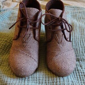 Tom's Desert Wedge Ankle Lace-up boot